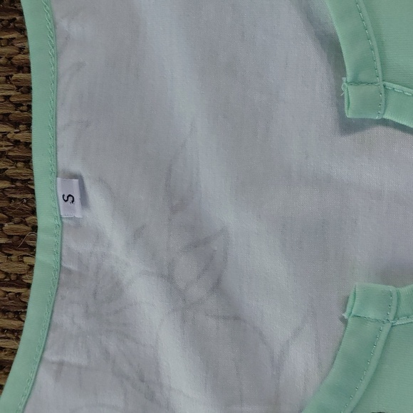 Floral Green Sleeveless Top - Picture 3 of 6